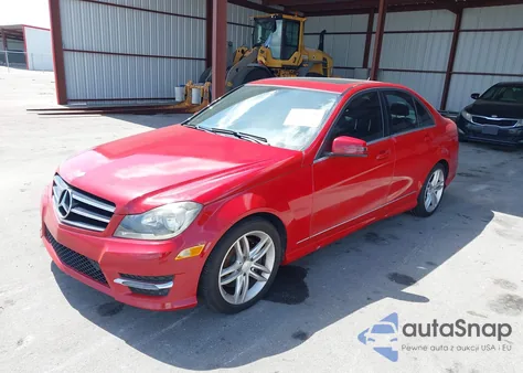 2014 Mercedes-Benz C 300 Luxury 4Matic/Sport 4Matic z USA, uszkodzony, nr VIN WDDGF8AB9EA952319